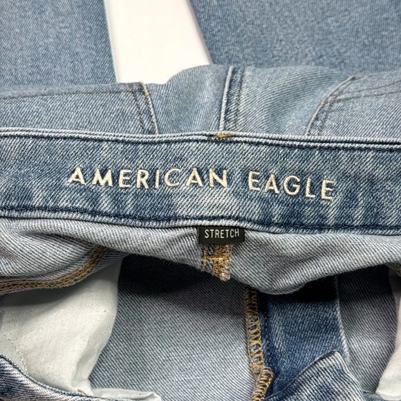 American Eagle Curvy Mom Jean Light Wash Size 10 Short - Picture 9 of 11